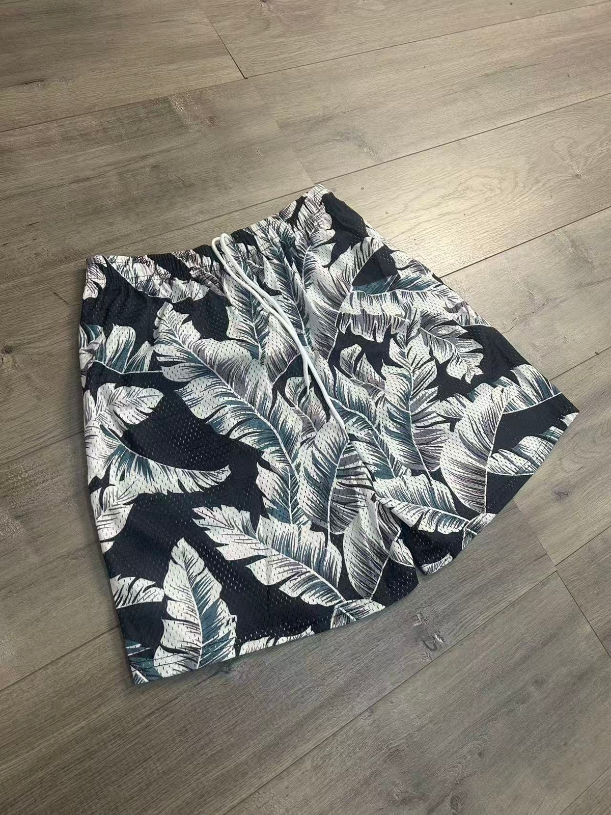 SWAYING PALMS ONYX SHORTS-8916