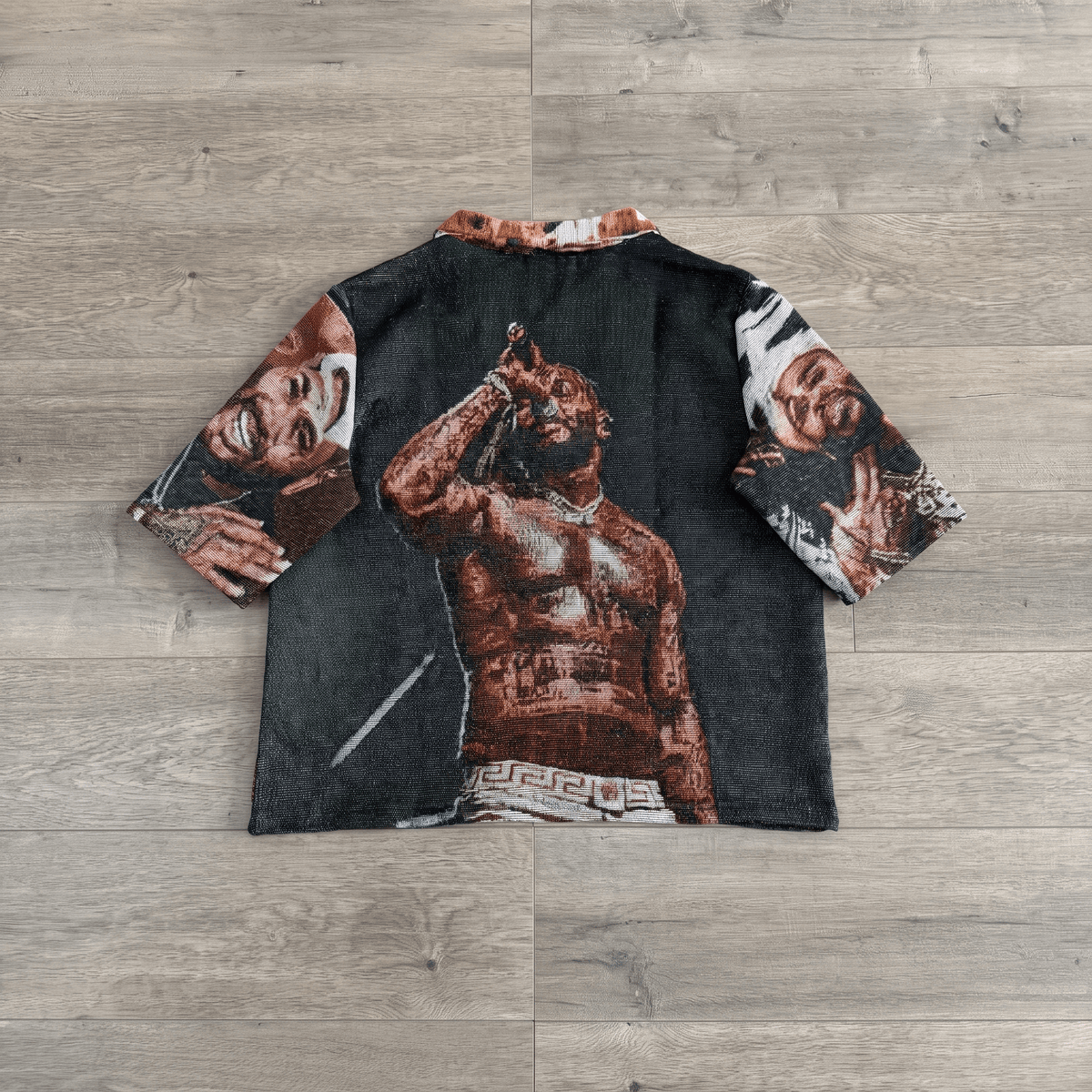 KEVIN TAPESTRY TEE
