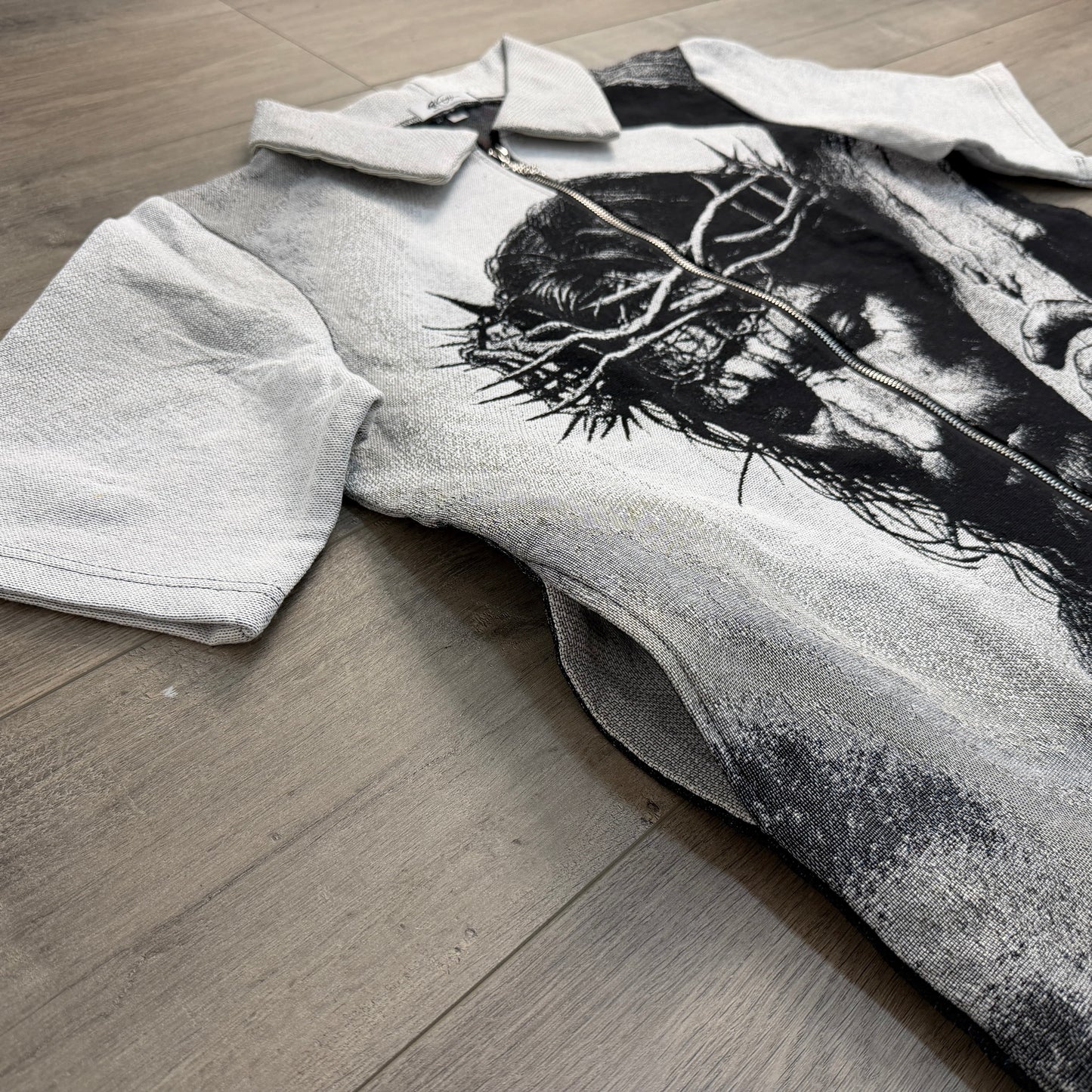 JESUS V3 TAPESTRY TEE