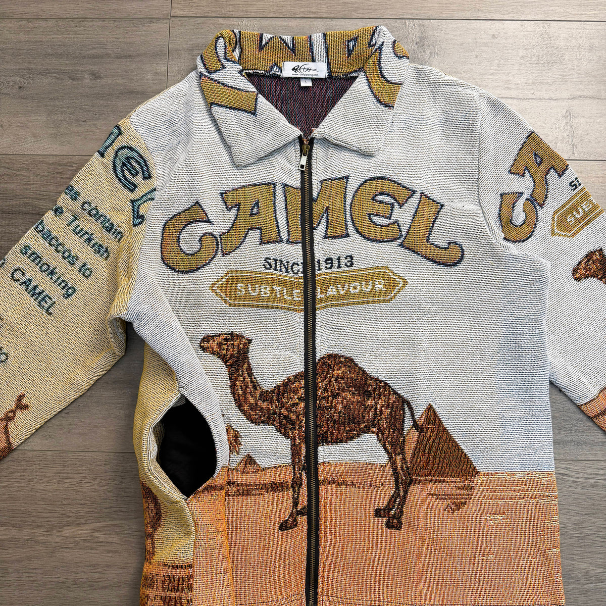 CAMEL TAPESTRY TEE